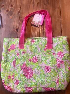 NWT Lilly Pulitzer Insulated Cooler Tote Bag in Chum Bucket Print with Bottle Op